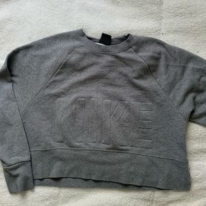 CROPPED NIKE SWEATSHIRT